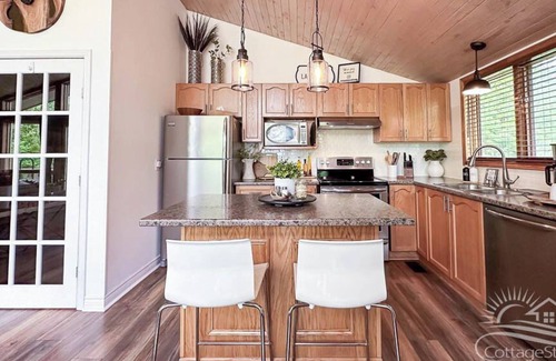 Ashfield-Colborne-Wawanosh Hütte | Lazy Days-LakeView charm