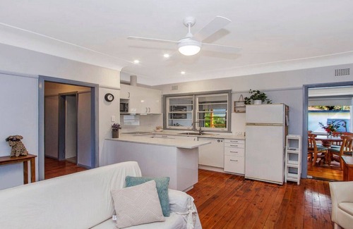 Umina Beach Haus | LAZY DAYS SEASIDE COTTAGE - UMINA STRAND