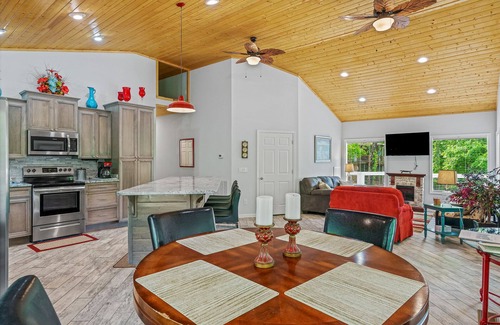 Jasper Haus | Lazy Daze: 3 BR, 2 BA in Jasper , Sleeps 11