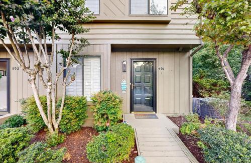 Goodview Haus | Lazy Daze Lakeside Retreat