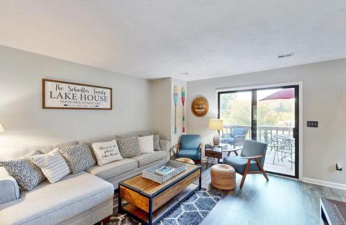 Goodview Haus | Lazy Daze Lakeside Retreat