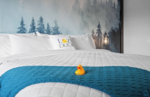 West Yellowstone Hotel | Lazy Duck Inn #27 King Suite