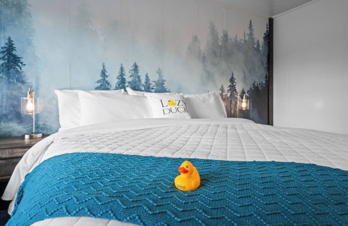 West Yellowstone Hotel | Lazy Duck Inn #28 King Suite