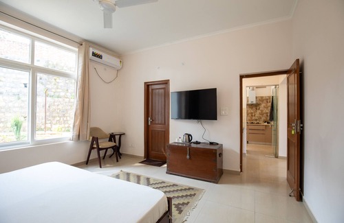 Bullawala Haus | Lazy Fox Hideout - Panoramic View Cottage