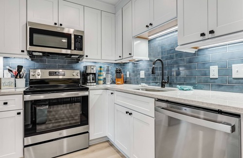 Tybee Island Haus | Lazy Hammock on Tybee, Fully Renovated Beach Getaway, Heated Pool Access