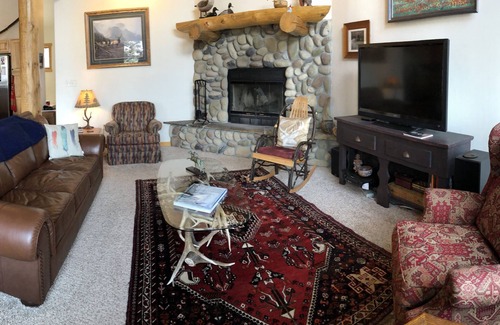 Big Sky Haus | Lazy J3 von Big Sky - Voll möbliert und bestückt, große Wohnung in Big Sky.