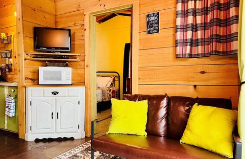 Leeds and the Thousand Islands Kabine | Lazy Maple Cabin on Charleston Lake