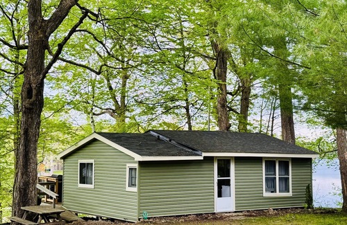 Leeds and the Thousand Islands Kabine | Lazy Maple Cabin on Charleston Lake