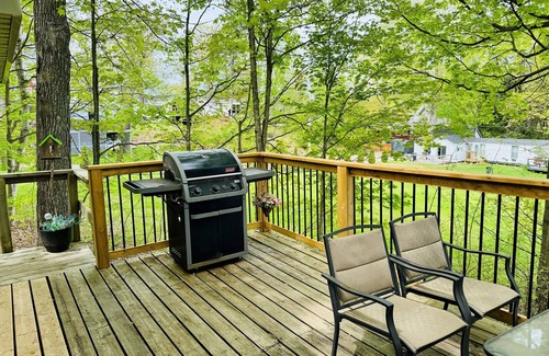Leeds and the Thousand Islands Kabine | Lazy Maple Cabin on Charleston Lake