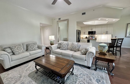 Naples Eigentumswohnung | Lazy River, 5 Pools + Bar, 2 Restaurants, Cabanas!