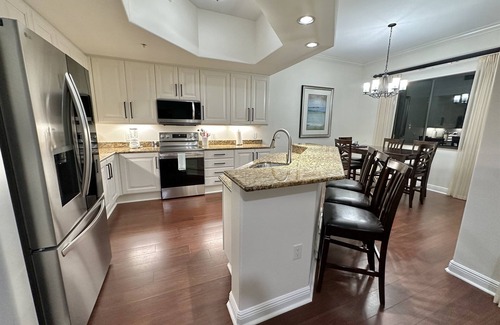 Naples Eigentumswohnung | Lazy River, 5 Pools + Bar, 2 Restaurants, Cabanas!