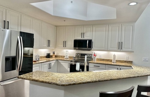 Naples Eigentumswohnung | Lazy River, 5 Pools + Bar, 2 Restaurants, Cabanas!