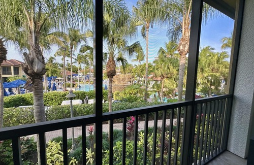 Naples Eigentumswohnung | Lazy River, 5 Pools + Bar, 2 Restaurants, Cabanas!