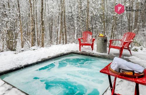 Pont-Rouge Skihütte | Le Céleste de Portneuf - Hot tub in the forest