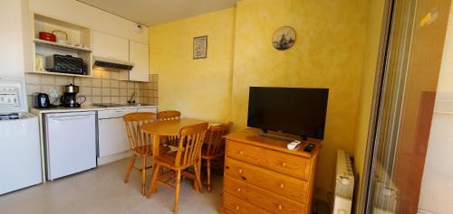 Frejus Port Wohnung | LE CAPITOLE Vue mer Studio cabine 27m2 2 adultes 2 enfants avec climatisation et garage