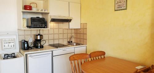 Frejus Port Wohnung | LE CAPITOLE Vue mer Studio cabine 27m2 2 adultes 2 enfants avec climatisation et garage