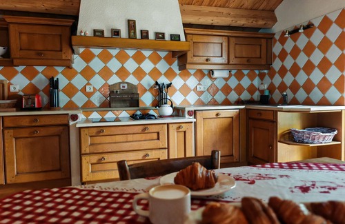 Gex Wohnung | Le Chalet de Beauregard, Cozy Chalet w/Fireplace & Patio