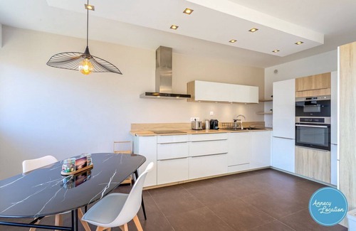Annecy-le-Vieux Wohnung | Le Sainte Anne- appartement avec vue Lac.