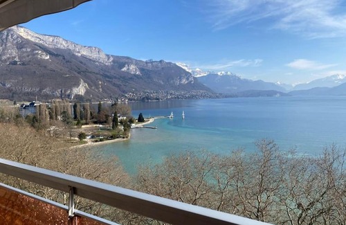 Annecy Wohnung | LE SOLAVUE 150 M2 VUE EXCEPTIONNELLE SUR LE LAC