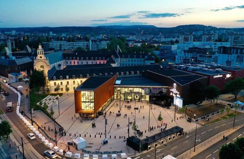 Faubourg Sud Wohnung | Le Transvaal : À deux pas du centre.