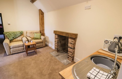 Clows Top Hütte | LEA FARM HOUSE, family friendly, with hot tub in Cleobury Mortimer