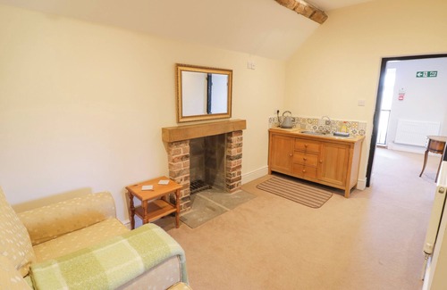 Clows Top Hütte | LEA FARM HOUSE, family friendly, with hot tub in Cleobury Mortimer