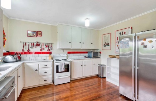 St. Heliers Haus | Leafy, quiet, rustic but so convenient. Close to CBD, beaches and forest.