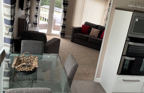 Swarland Kabine | Leave the world behind and relax under the stars at Nebula Lodge