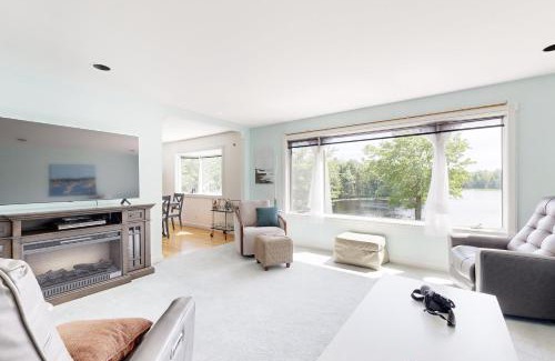 Gouldsboro Haus | Ledge View