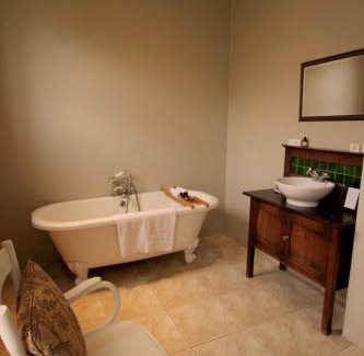 Paterson Haus | Leeuwenbosch Country House - Amakhala Game Reserve