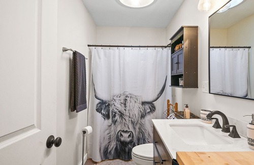 Silver Lake Haus | Leisure Escape - updated cottage right in Silver Lake