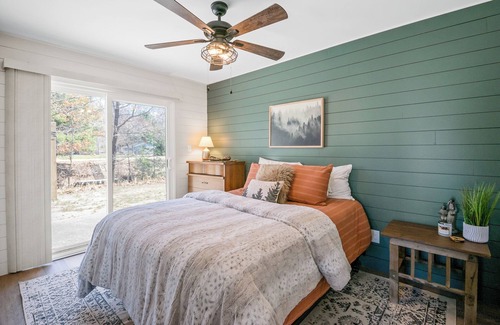 Silver Lake Haus | Leisure Escape - updated cottage right in Silver Lake