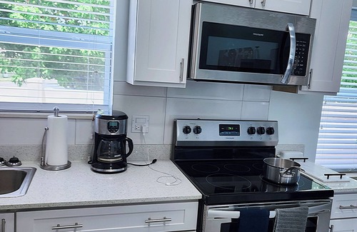 West Bay Haus | LEMONGRASS HAVEN 3 bedroom home