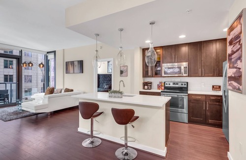 Lenox Wohnung | Lenox Mall High Rise - City View & Unique Decor