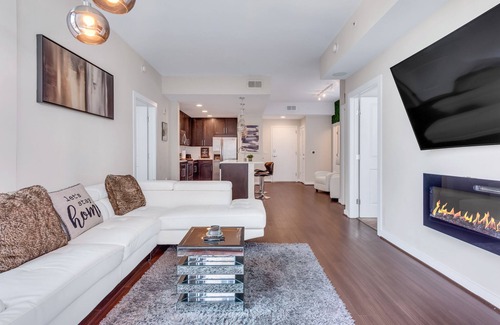 Lenox Wohnung | Lenox Mall High Rise - City View & Unique Decor