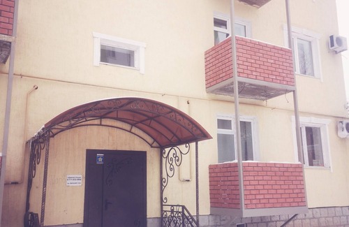 Uralsk Haus | Leon AS # 3 Wohn mit 12 separaten / privaten Studio-Apartments