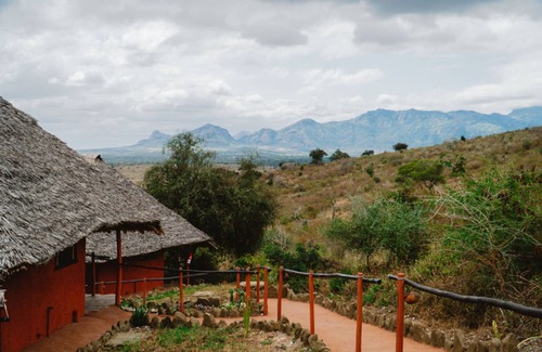 Mtito Andei Hotel | Leopards Lair Cottages