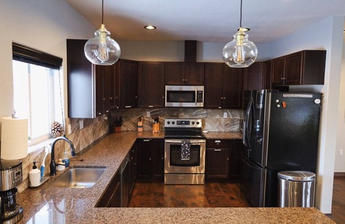 Altamont Haus | Front Street Retreat