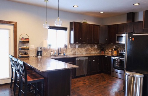 Altamont Haus | Front Street Retreat