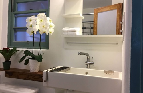 Del Mar Hotel | Les Artistes Inn