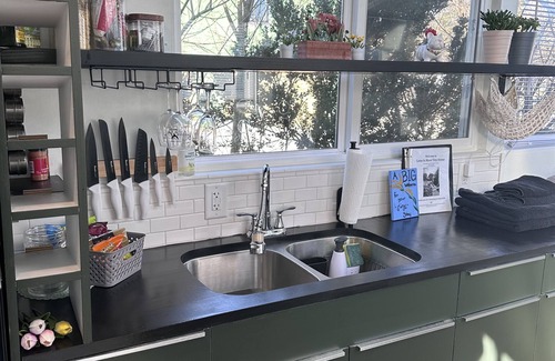 Burr Ridge Haus | Less is more! Pet friendly Tiny Home near Chicago!