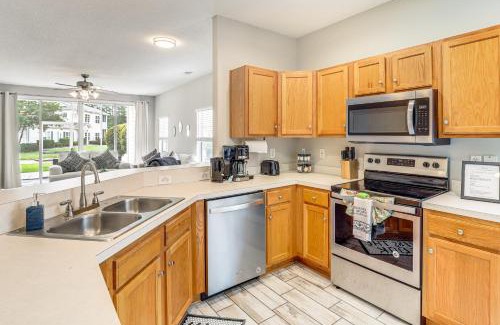 Red Hill Wohnung | Less Than 1 Mi to Legends Golf Resort Condo with Pool!