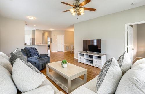 Red Hill Wohnung | Less Than 1 Mi to Legends Golf Resort Condo with Pool!