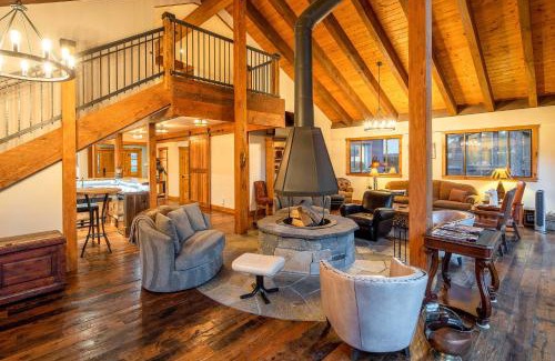 Incline Village Haus | Less Than 1 Mi to Beach Expansive Tahoe Escape with Hot Tub