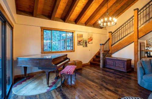 Incline Village Haus | Less Than 1 Mi to Beach Expansive Tahoe Escape with Hot Tub