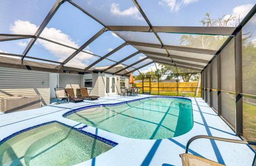 Ruskin Haus | Less Than 2 Mi to Beach and Marina Bright Ruskin Retreat!