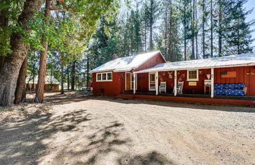 Trinity Center Haus | Less Than 2 Mi to Trinity Lake NorCal Getaway with BBQ