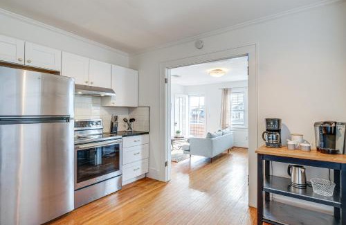 Roanoke Wohnung | Less Than 3 Mi to Dtwn Roanoke Inviting Unit with Balcony