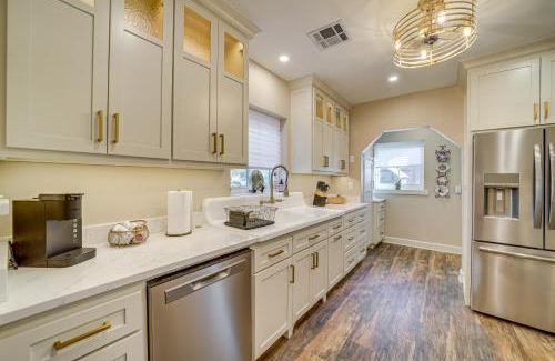 Sand Springs Haus | Less Than 9 Mi to Dtwn Tulsa Lovely Home with Yard and Deck!