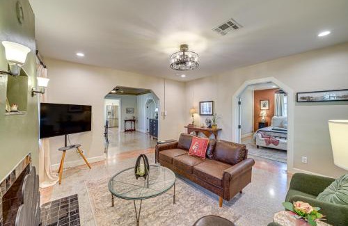 Sand Springs Haus | Less Than 9 Mi to Dtwn Tulsa Lovely Home with Yard and Deck!